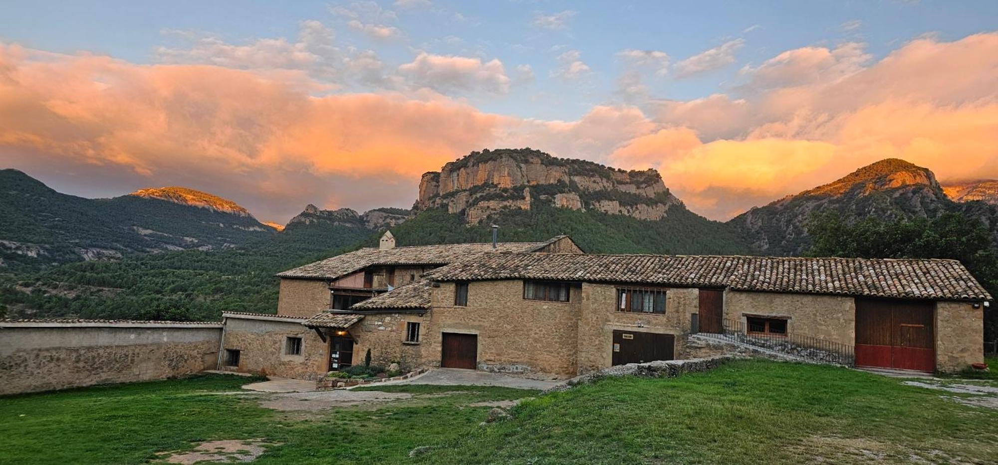 Cases Altes De Posada Navés 外观 照片